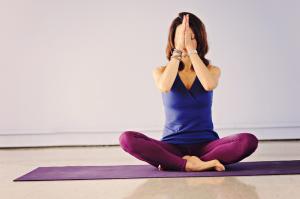 Meditáció a munkahelyi jólét elősegítésére: hogyan növelheti a hatékonyságot és csökkentheti a stresszt
